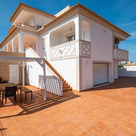 Villa Chris By Gabi Miguel