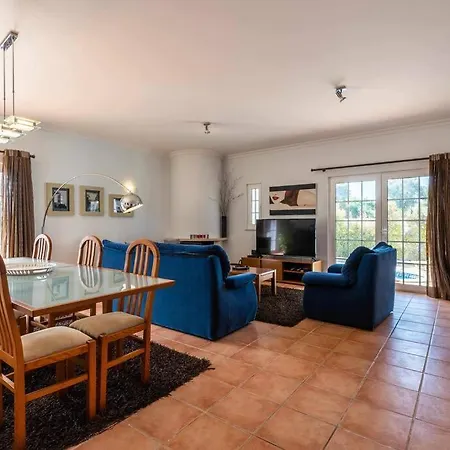 Villa Chris By Gabi Miguel